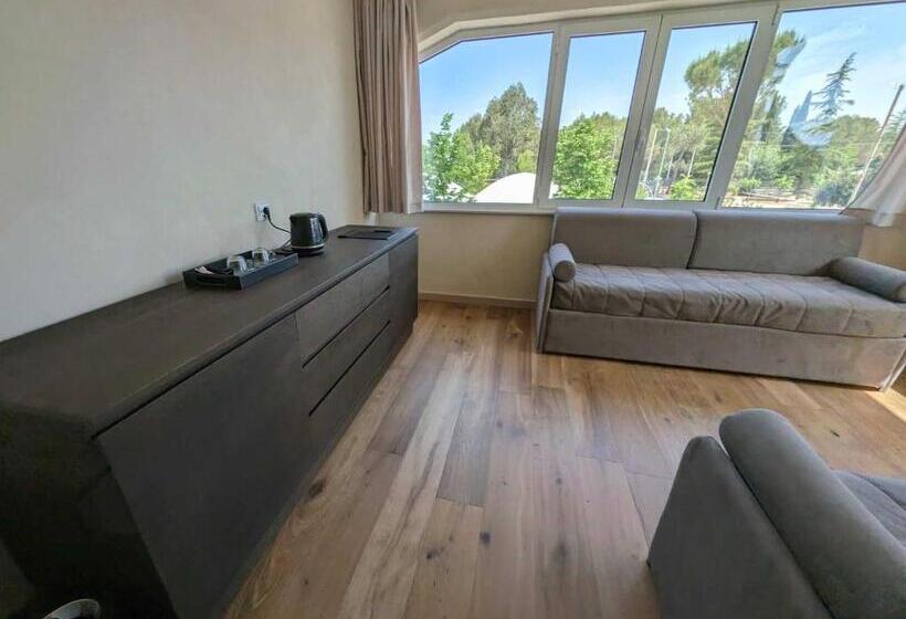 سوییت لوکس, Quarto Di Monte Suite & Spa