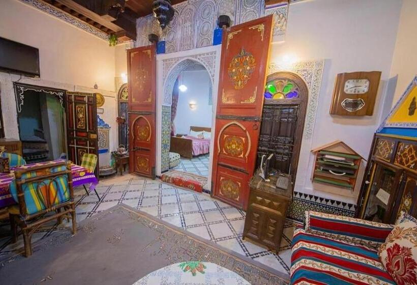 اتاق استاندارد, Logement Escale Chez L Habitant