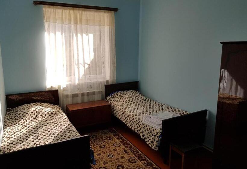 Номер Стандарт Вид на Сад, Ashot & Gohar B&b
