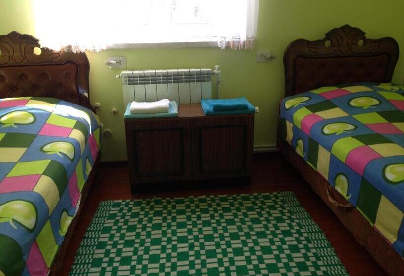 Номер Стандарт Вид на Сад, Ashot & Gohar B&b