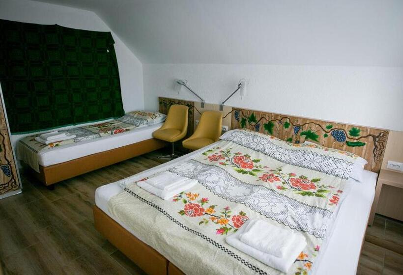 Трехместный Номер Классика, Aria