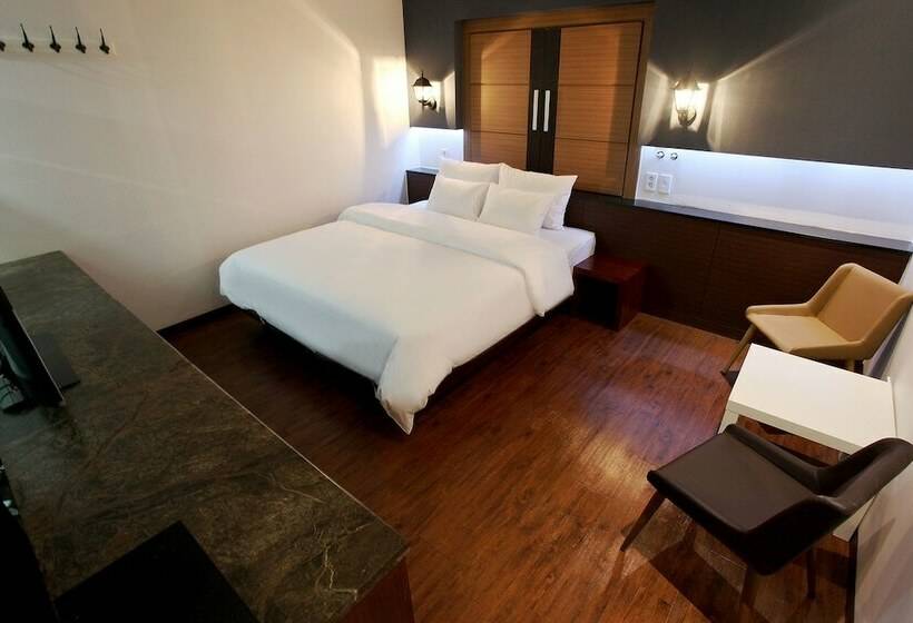 Quarto Deluxe, The Ace
