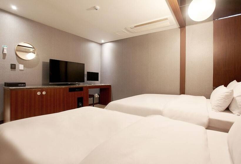 Quarto Estandar, The Ace