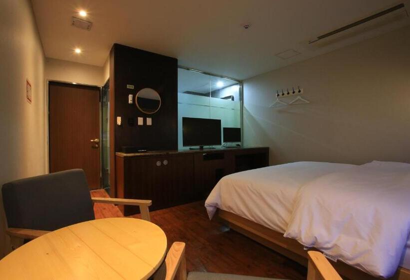 Quarto Deluxe, The Ace