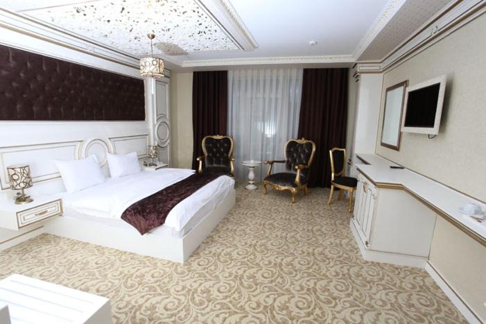 Habitación Superior, Opera