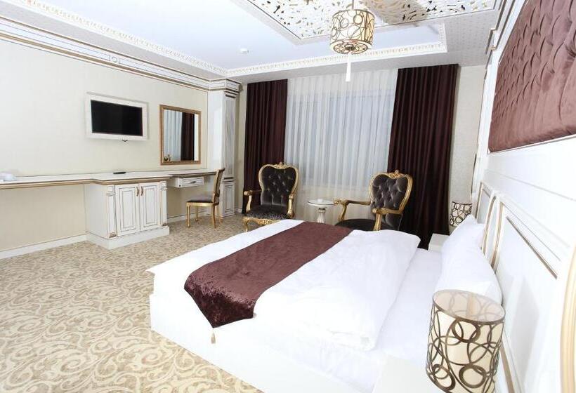 Habitación Superior, Opera