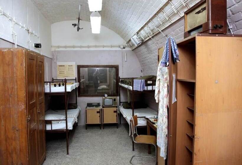 패밀리 룸, 10z Bunker