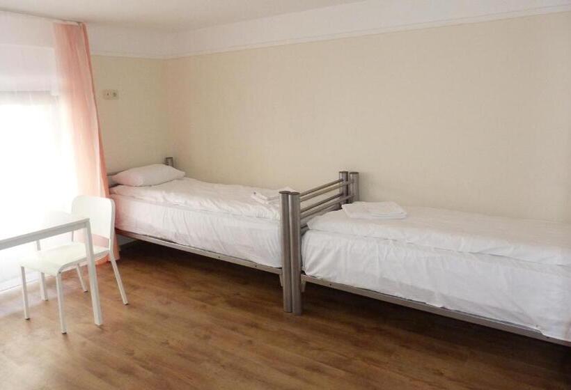 Кровать в Общей Комнате, Center Hostel And Guest House