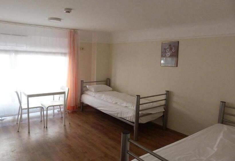 Кровать в Общей Комнате, Center Hostel And Guest House