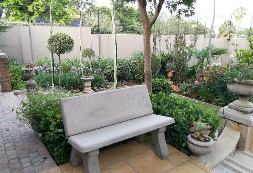 סוויטה אקזקיוטיב, At 98 On Lynburn Guest House