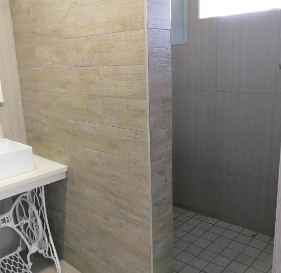סוויטה אקזקיוטיב, At 98 On Lynburn Guest House
