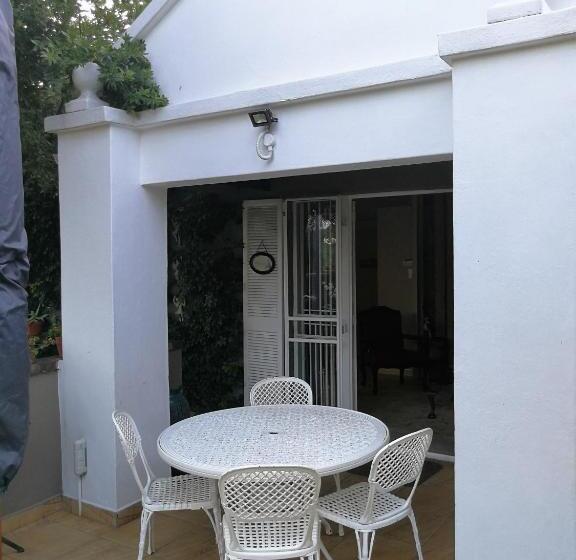 סוויטת 2 חדרי שינה, At 98 On Lynburn Guest House