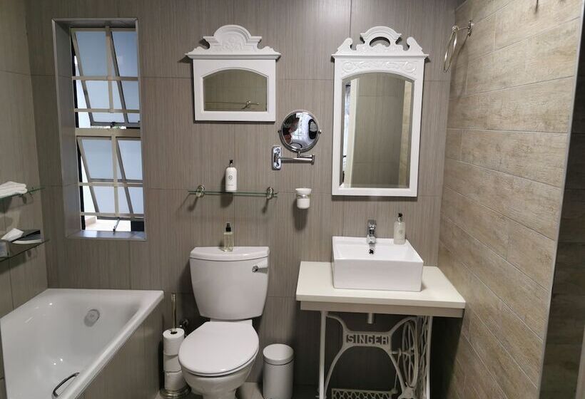 סוויטה אקזקיוטיב, At 98 On Lynburn Guest House