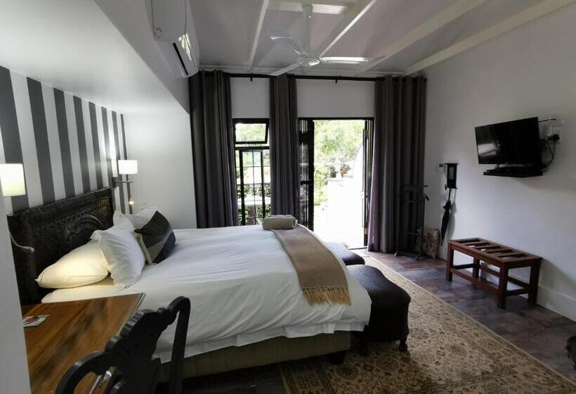 סוויטה, At 98 On Lynburn Guest House