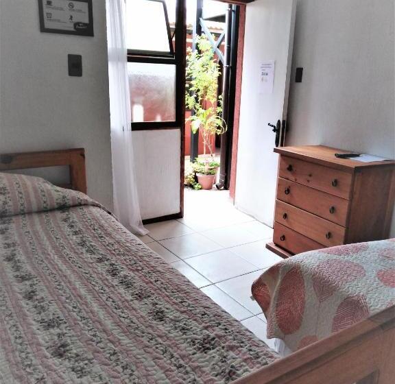 חדר סטנדרט לשלושה, Hostal Avenue