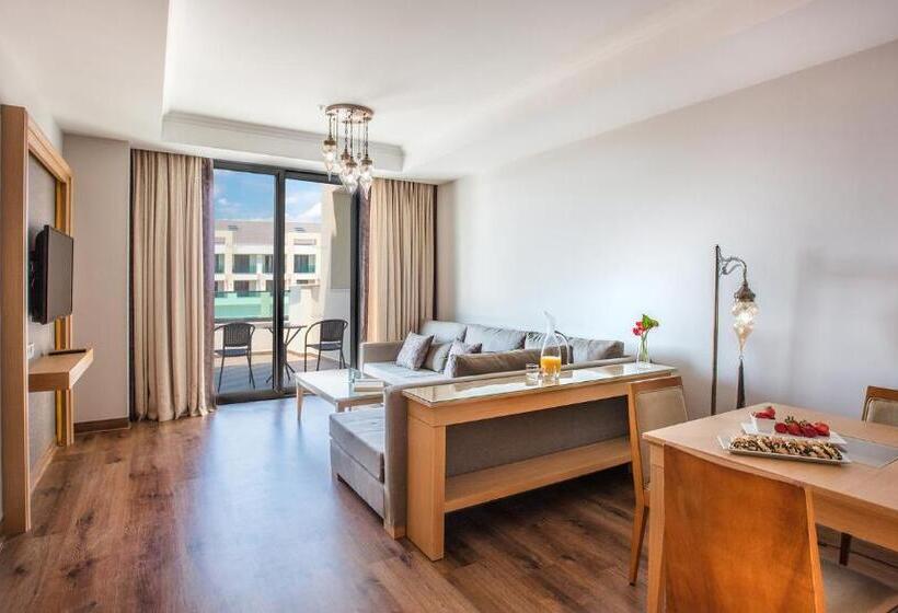 سوییت با چشم‌انداز باغ, Korumar Ephesus Beach & Spa Resort Ultra All Inclusive