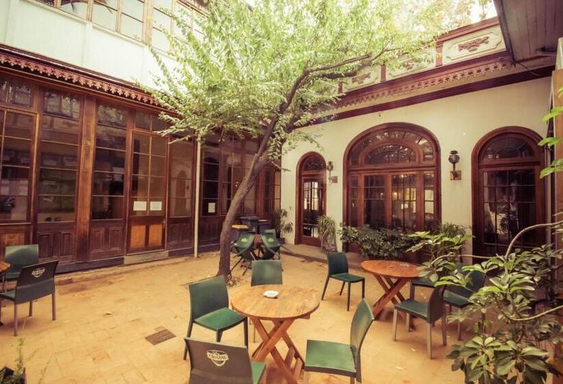 تختخواب در اتاق مشترک, La Casa Roja Hostel