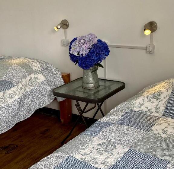 Номер Стандарт Совместная Ванная, La Guapa Hostel
