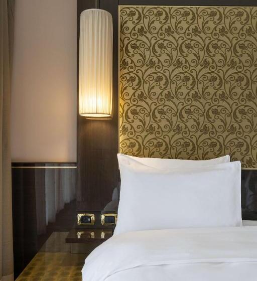带露台的高档房间, Radisson Blu Hotel N Djamena