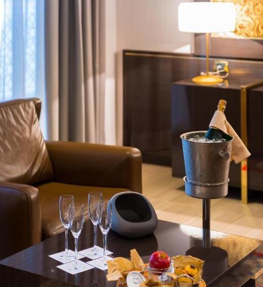 套房带泳池景, Radisson Blu Hotel N Djamena