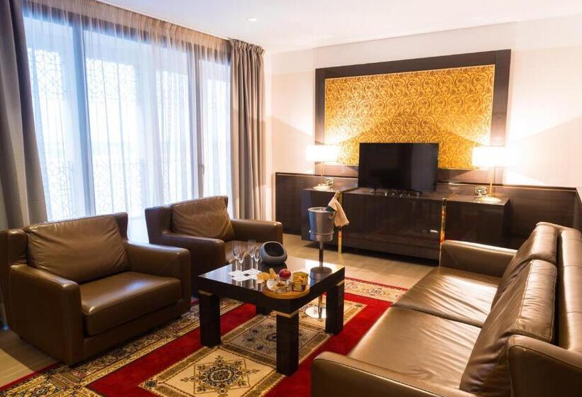 套房带泳池景, Radisson Blu Hotel N Djamena