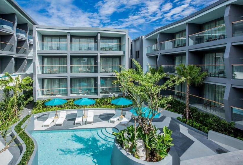 اتاق استاندارد با چشم‌انداز استخر, The Sis Kata Resort   Adult Only