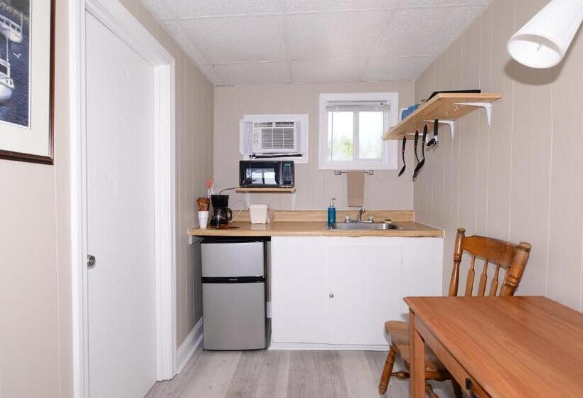 패밀리 룸, Island View Motel