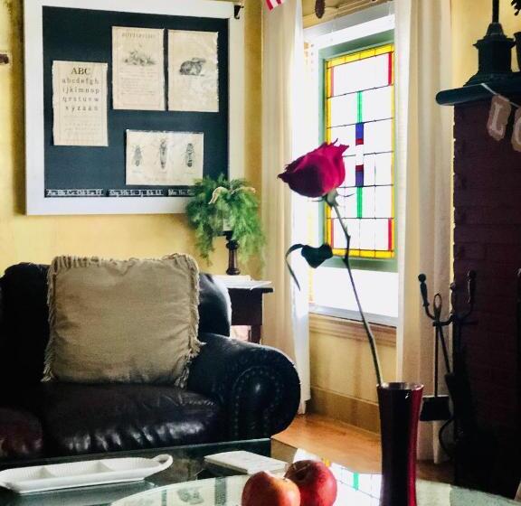 套房, The Old Liberty Schoolhouse