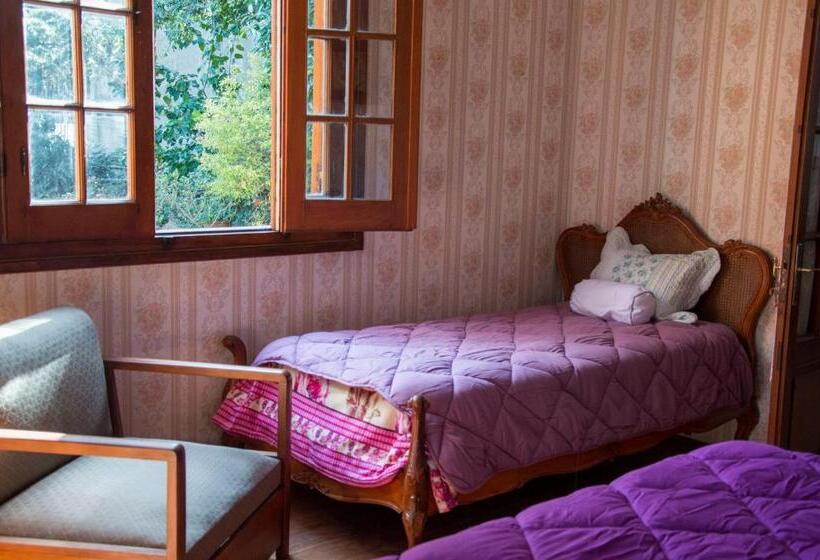 اتاق استاندارد چهارنفره با چشم‌انداز باغ, Cane B&b