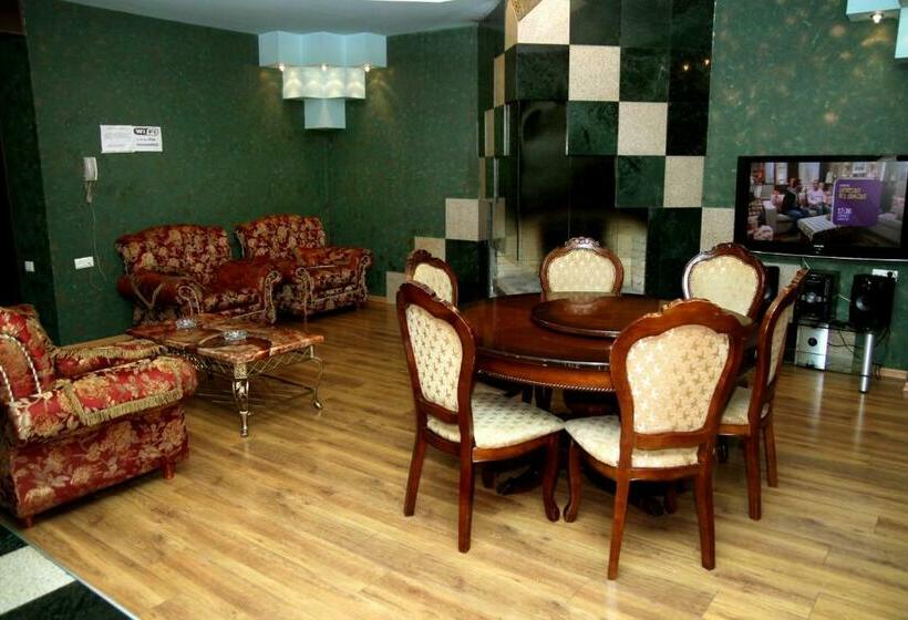 Suite with Pool, Sachveno