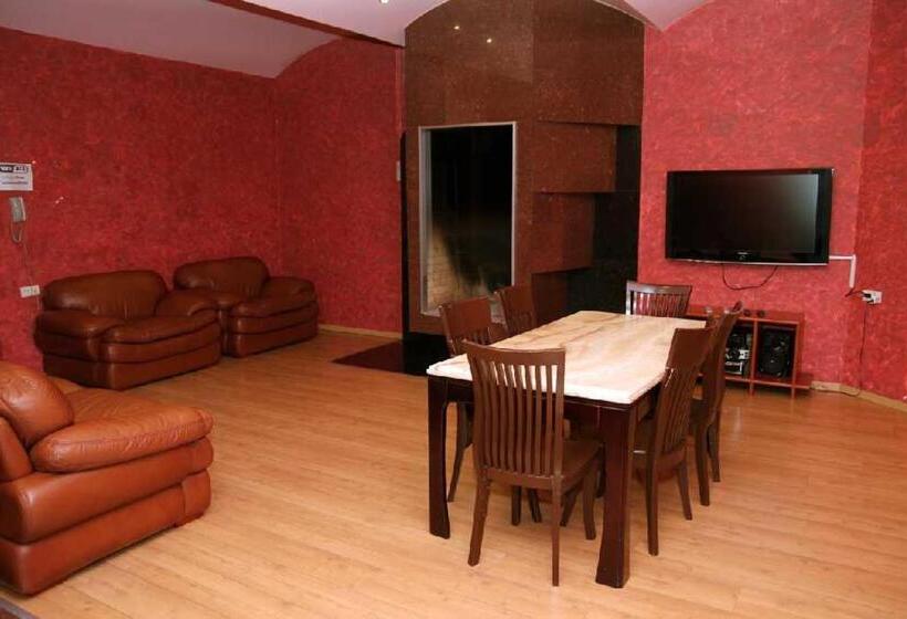 Suite with Pool, Sachveno
