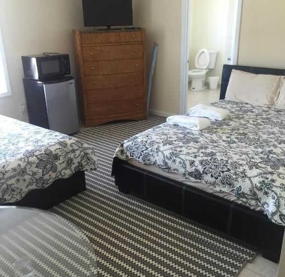 标准间, Misquamicut Beach Front Inn
