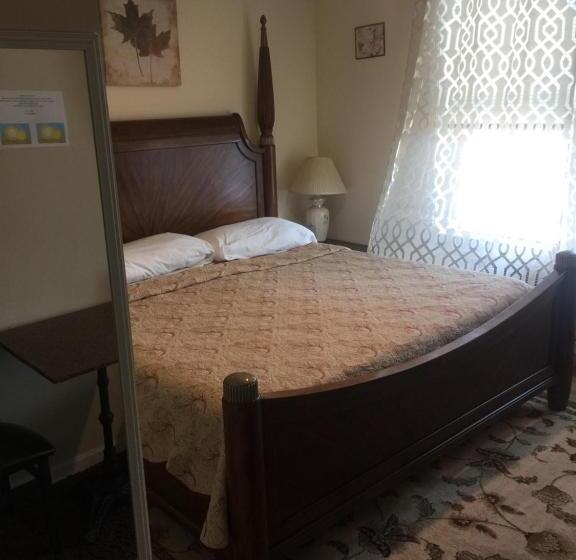 带大床的标准间, Misquamicut Beach Front Inn