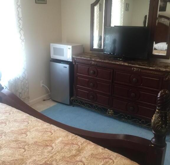 带大床的标准间, Misquamicut Beach Front Inn