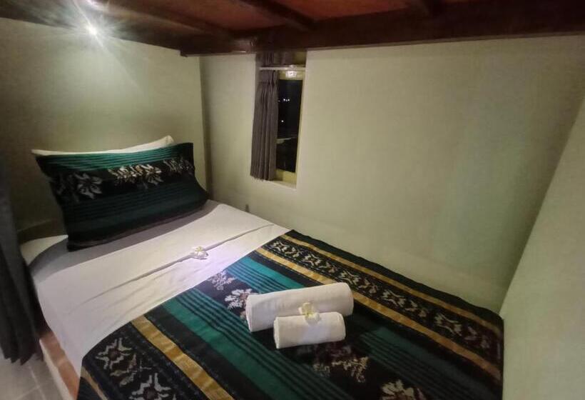 Кровать в Общей Комнате, Bed On The Beach
