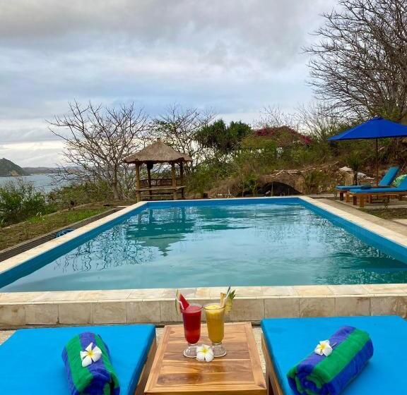 Кровать в Общей Комнате, Bed On The Beach