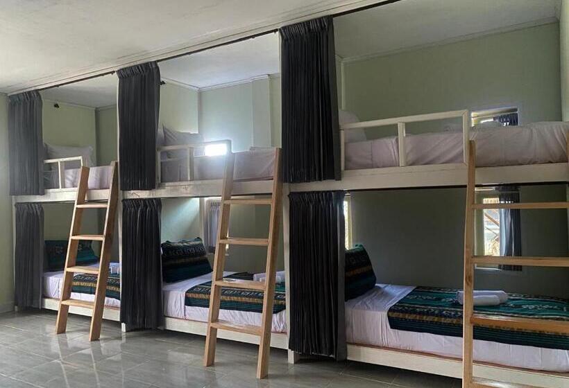 Кровать в Общей Комнате, Bed On The Beach