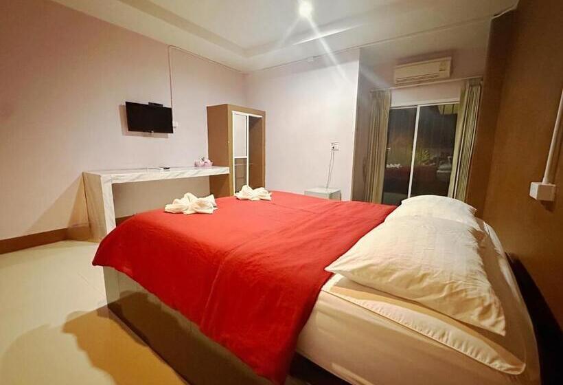 带大床的高级房间, โรงแรมเพ็ญพิศ