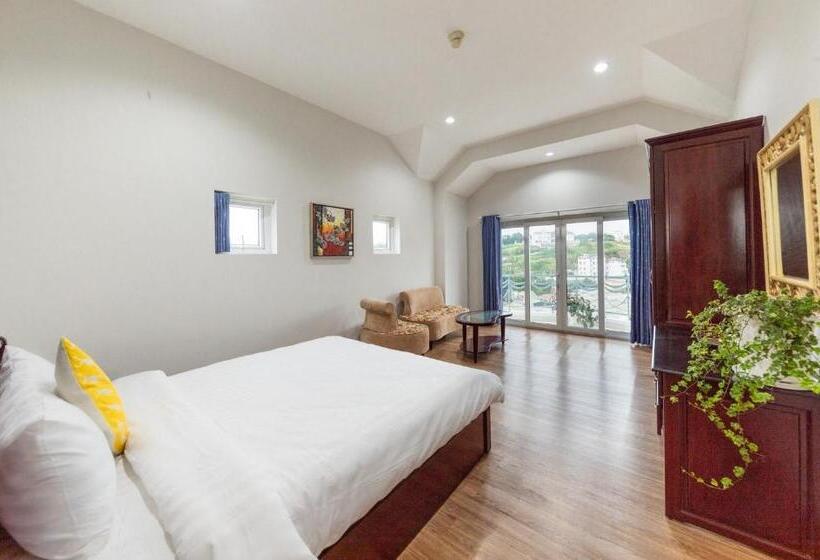 Quarto Deluxe com Sacada, Dolphin Villa   Biệt Thự Cá Heo