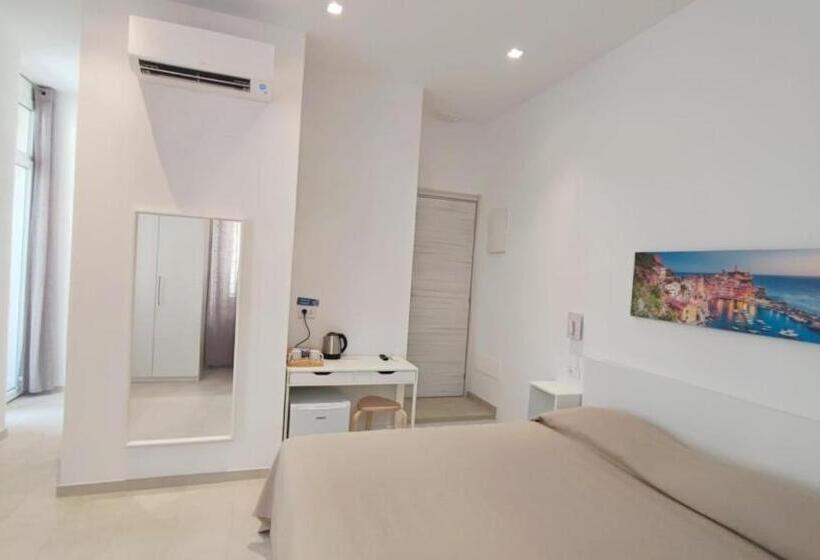 Standard Room King Size Bed, Barby 1