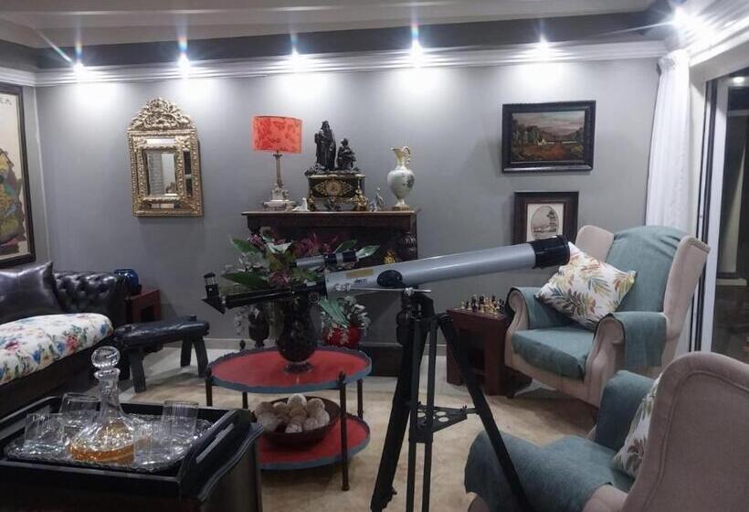اتاق استاندارد با سرویس بهداشتی مشترک, The Lion Room At Frederick S Place