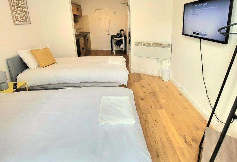 Номер Стандарт, London En Suite Double Rooms   Leytonstone E11