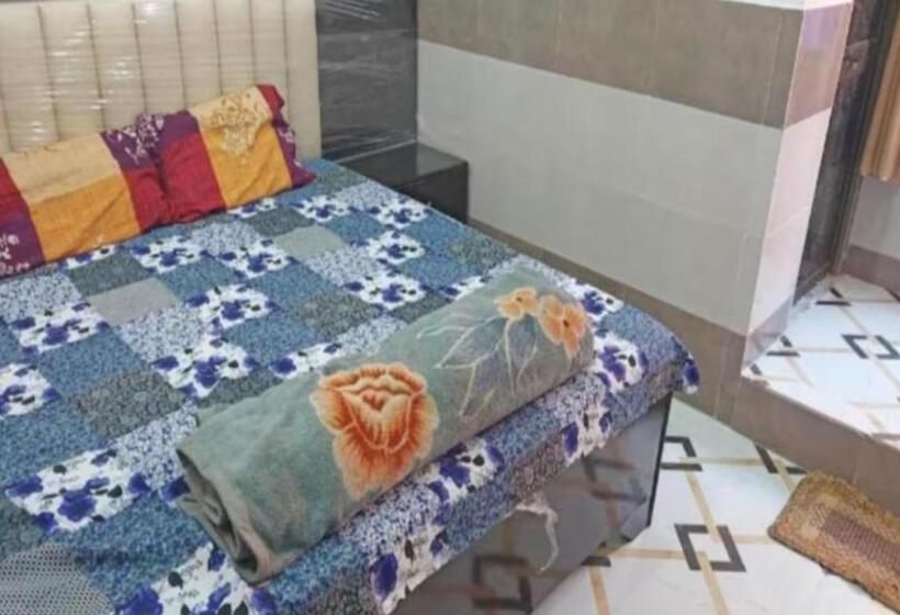 Номер Deluxe, Goroomgo Hotel Sahu Rooms , Ayodhya