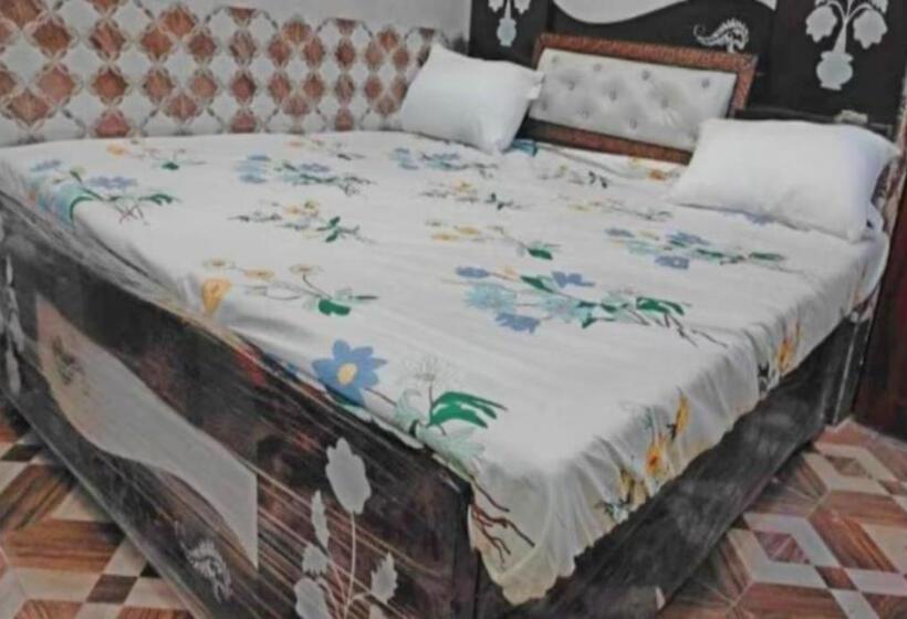Номер Deluxe, Goroomgo Hotel Sahu Rooms , Ayodhya