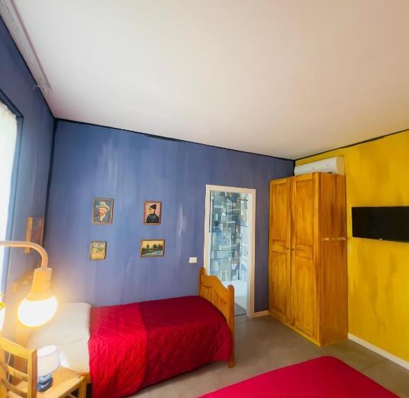 اتاق استاندارد سه تخته با چشم‌انداز باغ, B&b Rifugio Degli Artisti   Themed Rooms