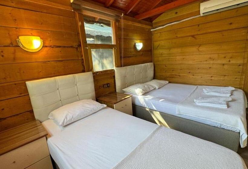 Трехместный Номер Стандарт с Балконом, Gaia Bungalow