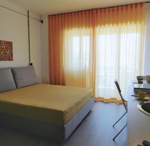 Студио Стандарт с Балконом, Le Camere Del Corso
