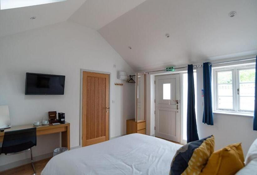 Дом 1 Спальня, Twin Deluxe Disabled Access And Wet Room With Courtyard View   Newton