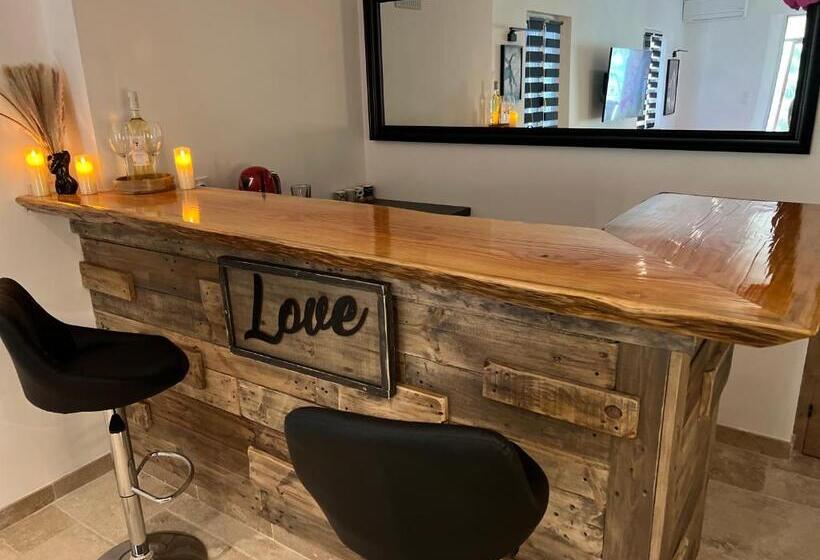Студио Стандарт Вид на Сад, Love Les 5 Sens Et La Sauvageonne