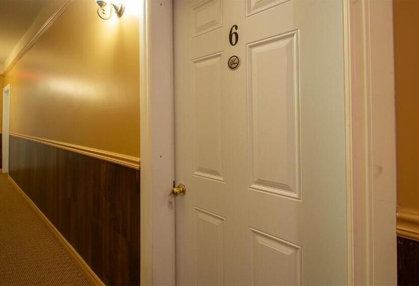 Номер Стандарт, Room In Studio   Varenne Hotel Private Double Room 3